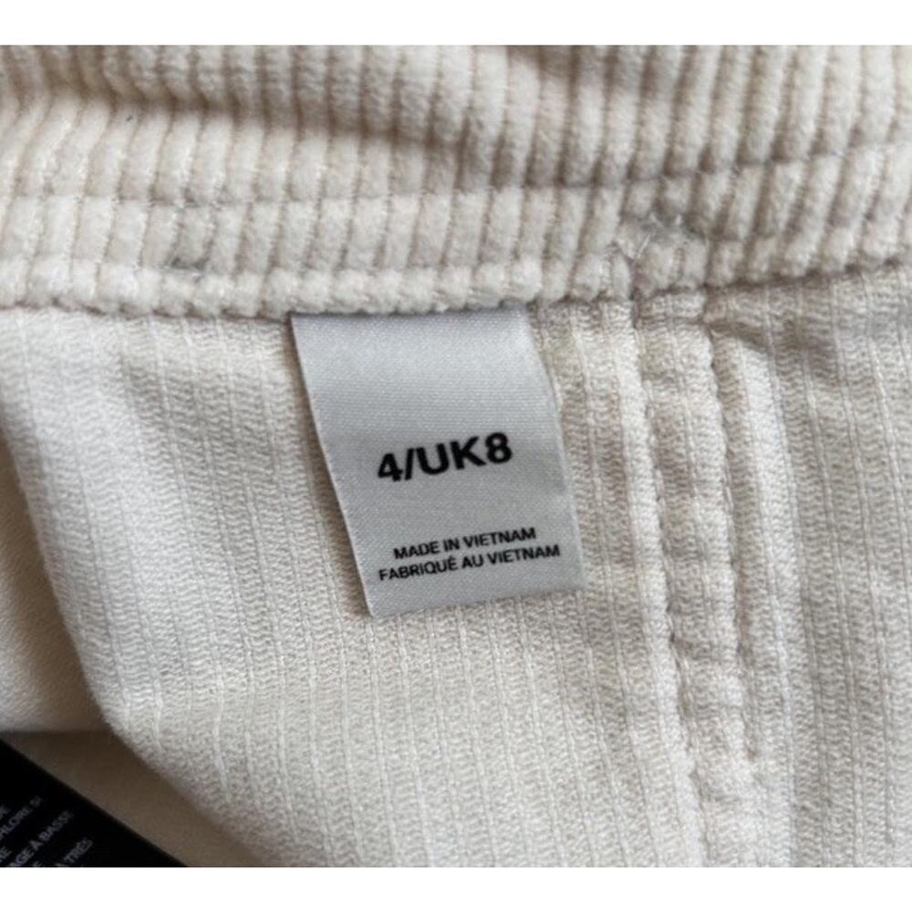 Urban Outfitters BDG Tan Cream Beige Corduroy Cotton Cargo Shorts Women’s Size 4 - Picture 5 of 6